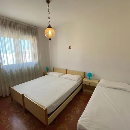 Coastal Getaway With Parking In Διαμέρισμα