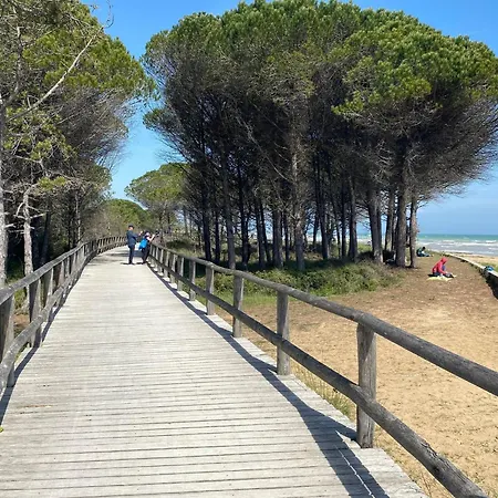 Coastal Getaway With Parking In Apartmán *
